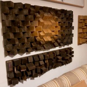 Diffusore 140×70 cm in una stanza d’ascolto con giradischi e collezione di vinili Diffusore 140x70 cm in una stanza d’ascolto con giradischi e collezione di vinili