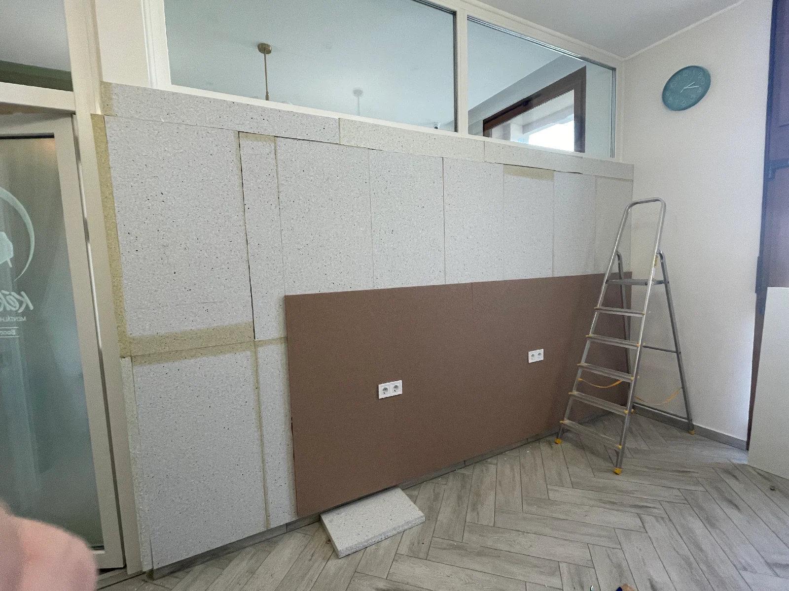 Elitexa ignifugo installato come strato di base per una parete acustica completa