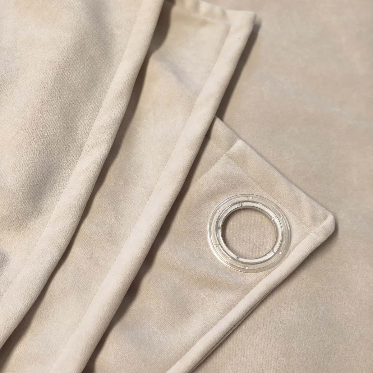 Fissaggio per tenda con occhielli