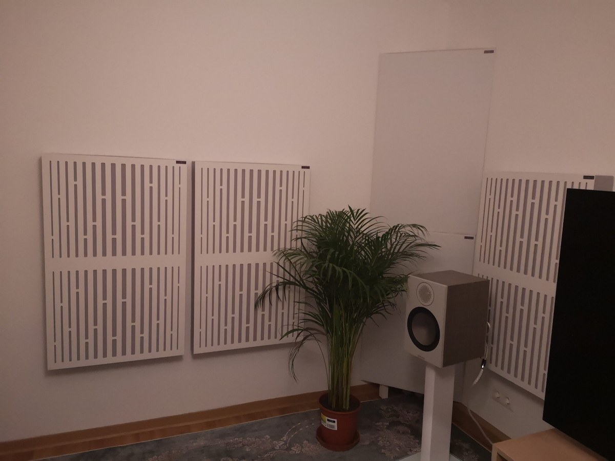 Pannello Decorativo Varnour in una camera da letto moderna dietro la testiera