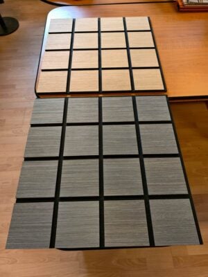 Pannello acustico da parete a quadri Freja in legno – 60x60cm – white oak (7) Pannello acustico da parete a quadri Freja in legno - 60x60cm - white oak (7)