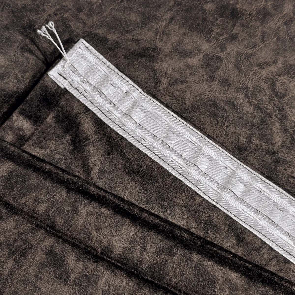 Versione con nastro arricciatenda per tende l'immagine è illustrativa