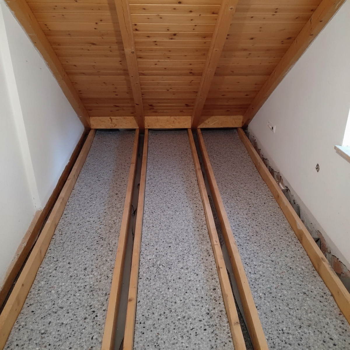 Isolamento acustico del sottotetto con struttura in legno