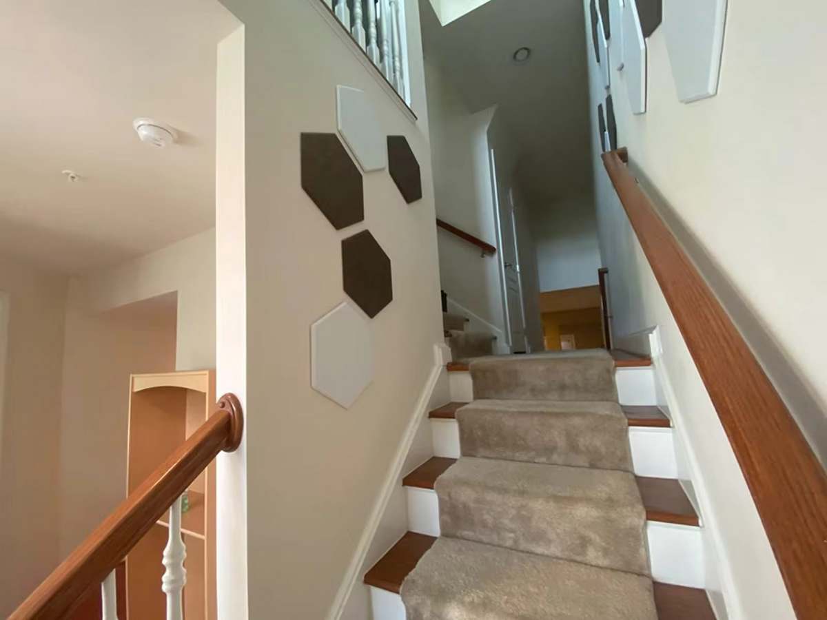 pannelli isolante acustico di diversi colori a parete