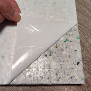 prodotto con supporto autoadesivo