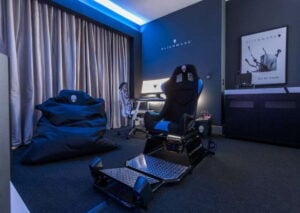 tenda acustica grigio chiaro nel soggiorno